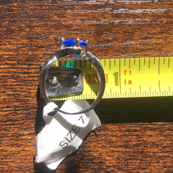 BOGO NWT Costume jewelry ring with blue rhinestone, size 7 - Picture 5 of 5